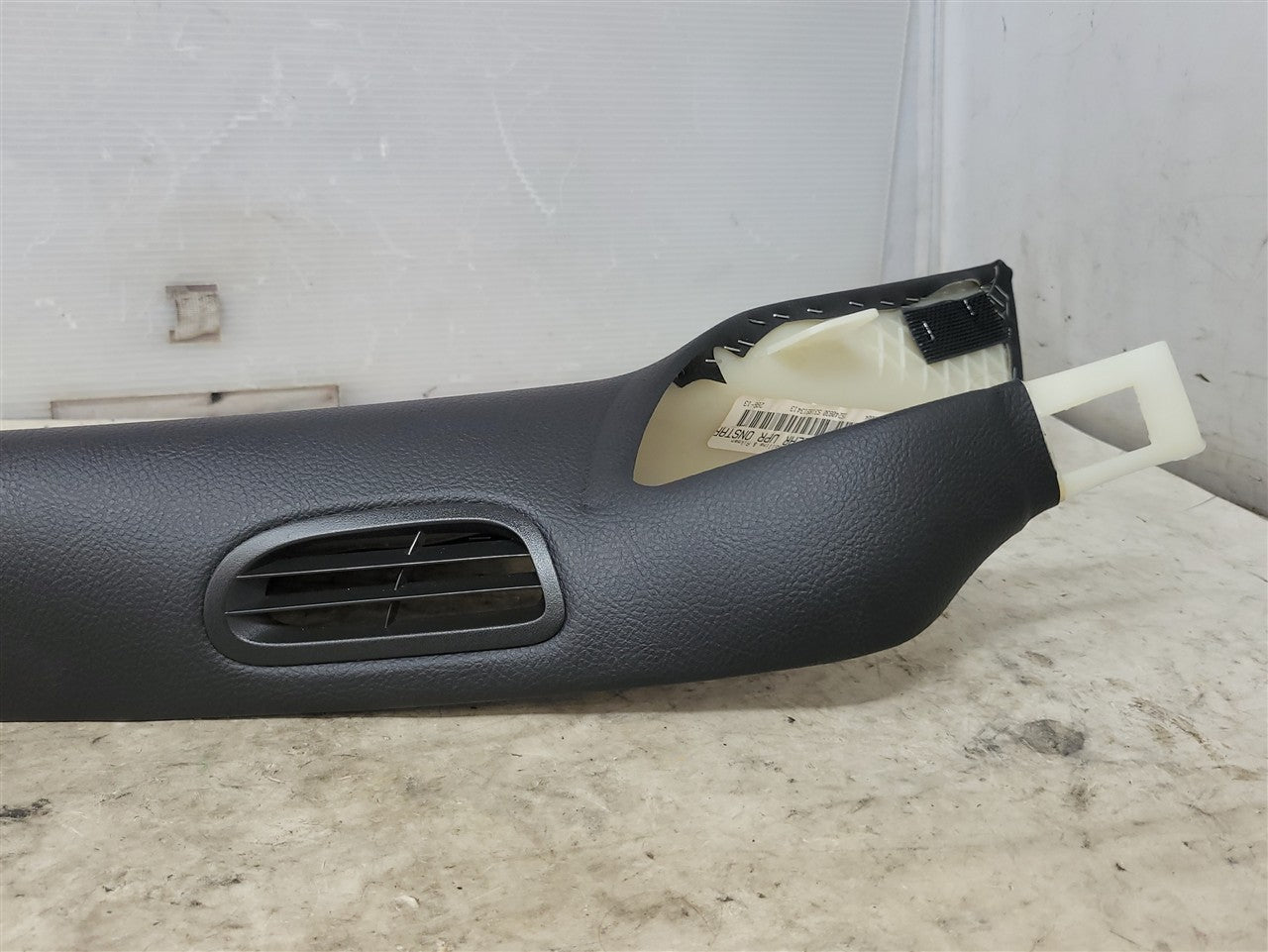 2005 CORVETTE LH DRIVER INTERIOR A PILLAR TRIM WITH ONSTAR MICROPHONE 34088 - image 8