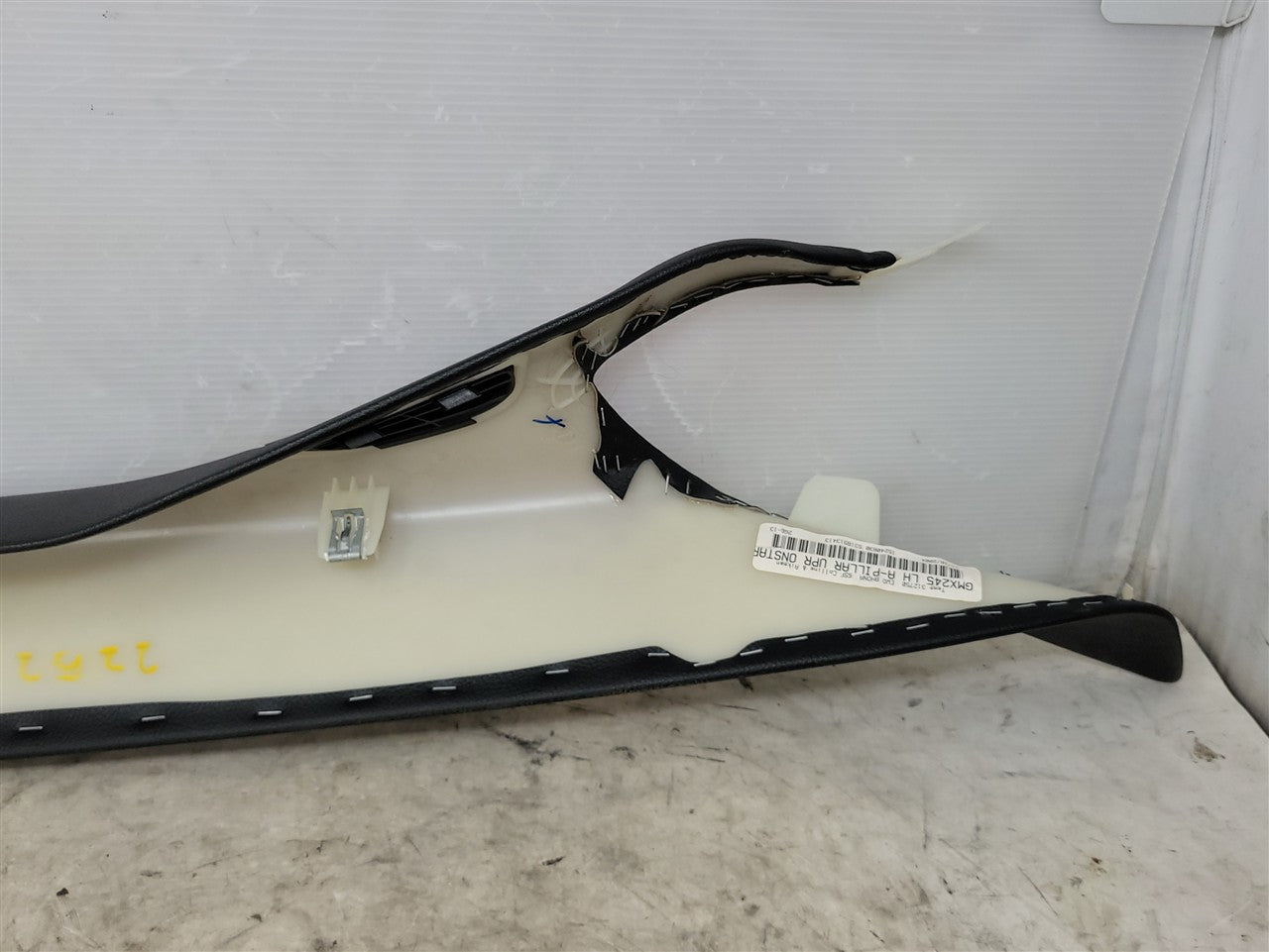 2005 CORVETTE LH DRIVER INTERIOR A PILLAR TRIM WITH ONSTAR MICROPHONE 34088 - image 11