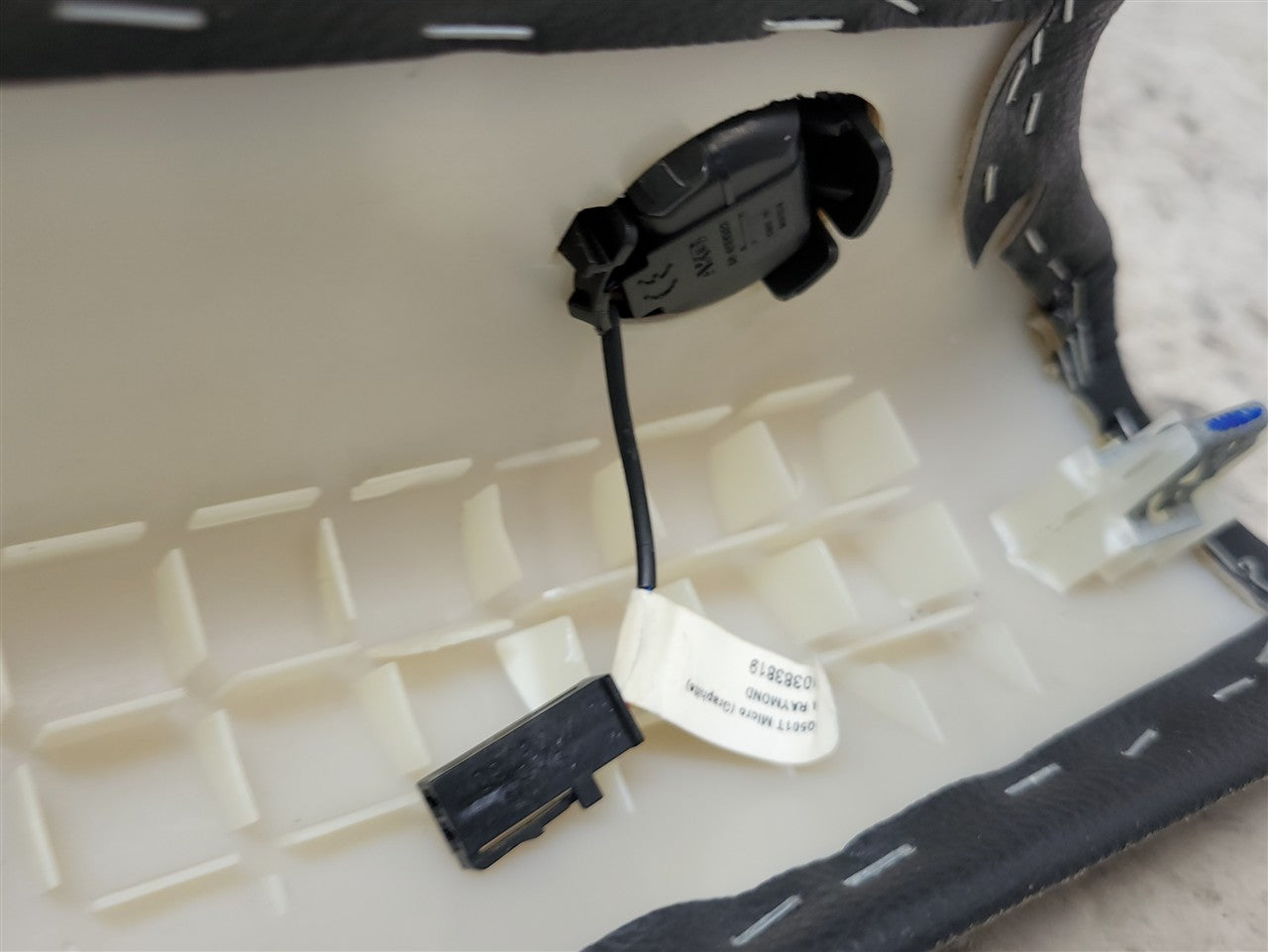 2005 CORVETTE LH DRIVER INTERIOR A PILLAR TRIM WITH ONSTAR MICROPHONE 34088 - image 12