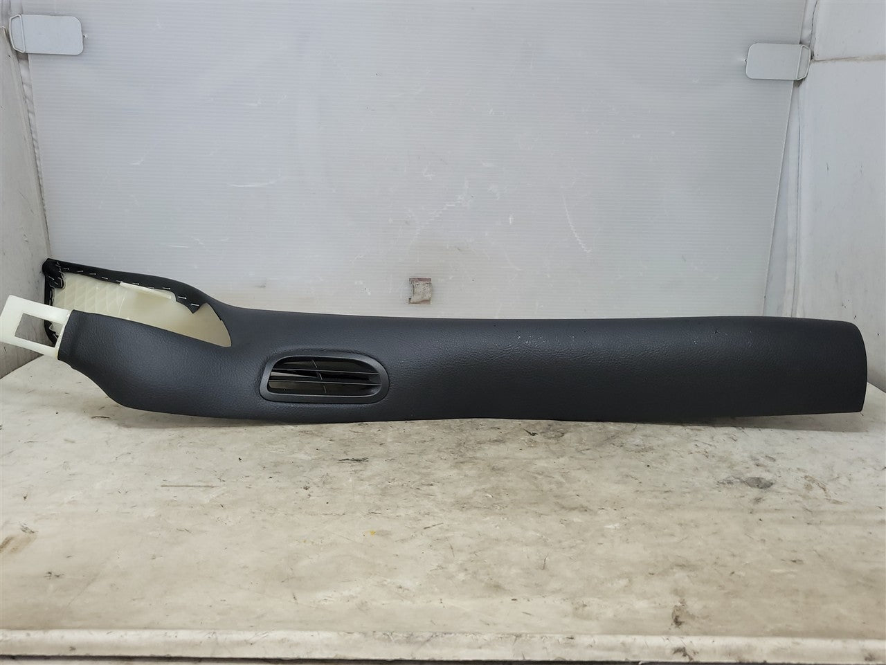 2005 CORVETTE RH PASSENGER INTERIOR A PILLAR TRIM WITH ONSTAR MICROPHONE 34089 - image 2