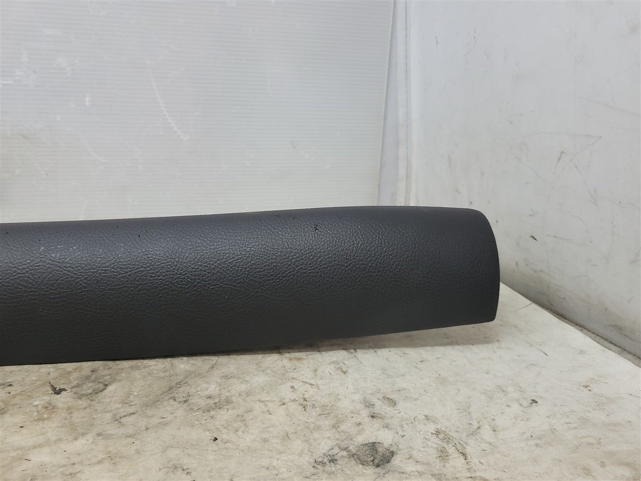 2005 CORVETTE RH PASSENGER INTERIOR A PILLAR TRIM WITH ONSTAR MICROPHONE 34089 - image 4