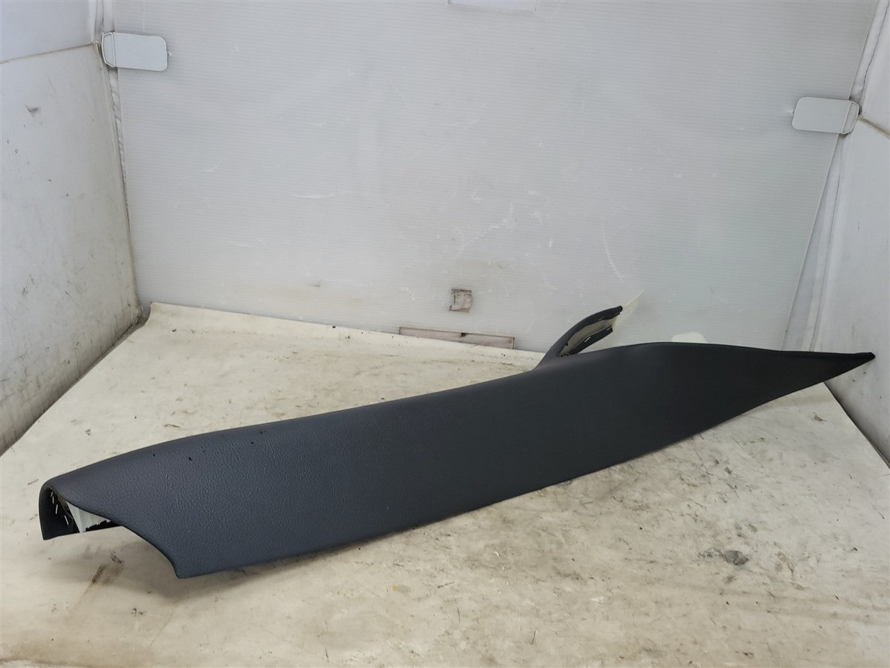 2005 CORVETTE RH PASSENGER INTERIOR A PILLAR TRIM WITH ONSTAR MICROPHONE 34089 - image 5