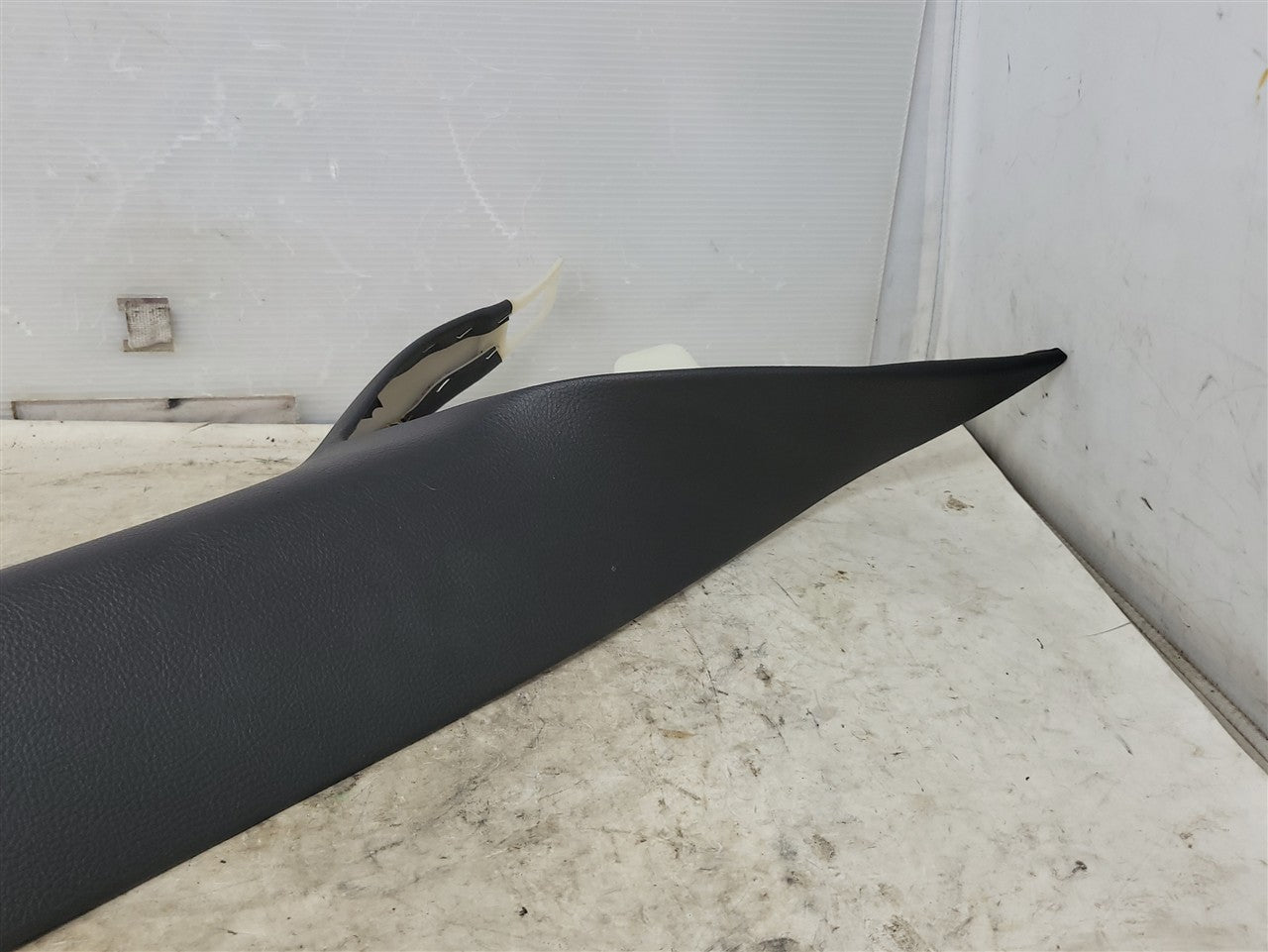 2005 CORVETTE RH PASSENGER INTERIOR A PILLAR TRIM WITH ONSTAR MICROPHONE 34089 - image 7