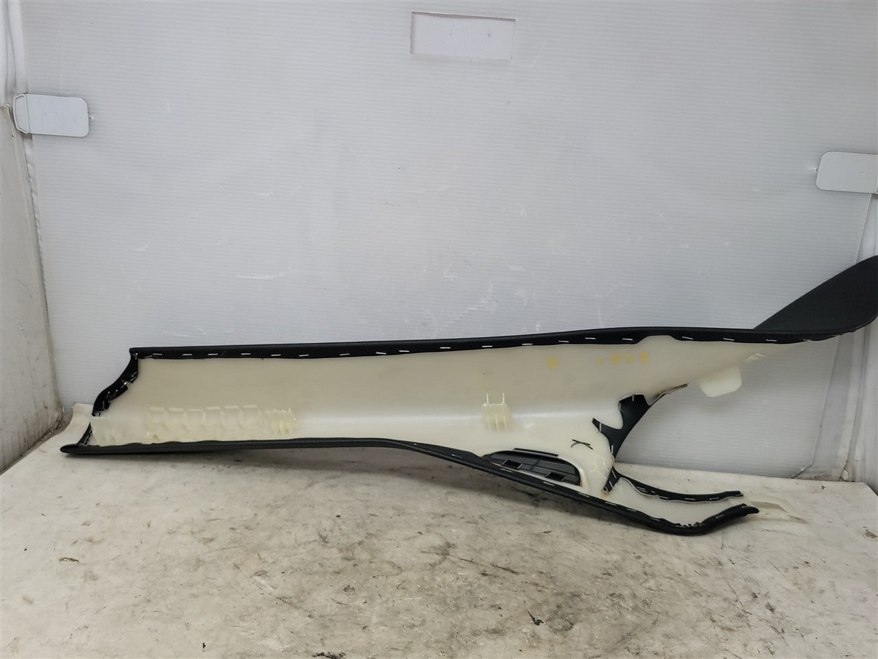 2005 CORVETTE RH PASSENGER INTERIOR A PILLAR TRIM WITH ONSTAR MICROPHONE 34089 - image 9