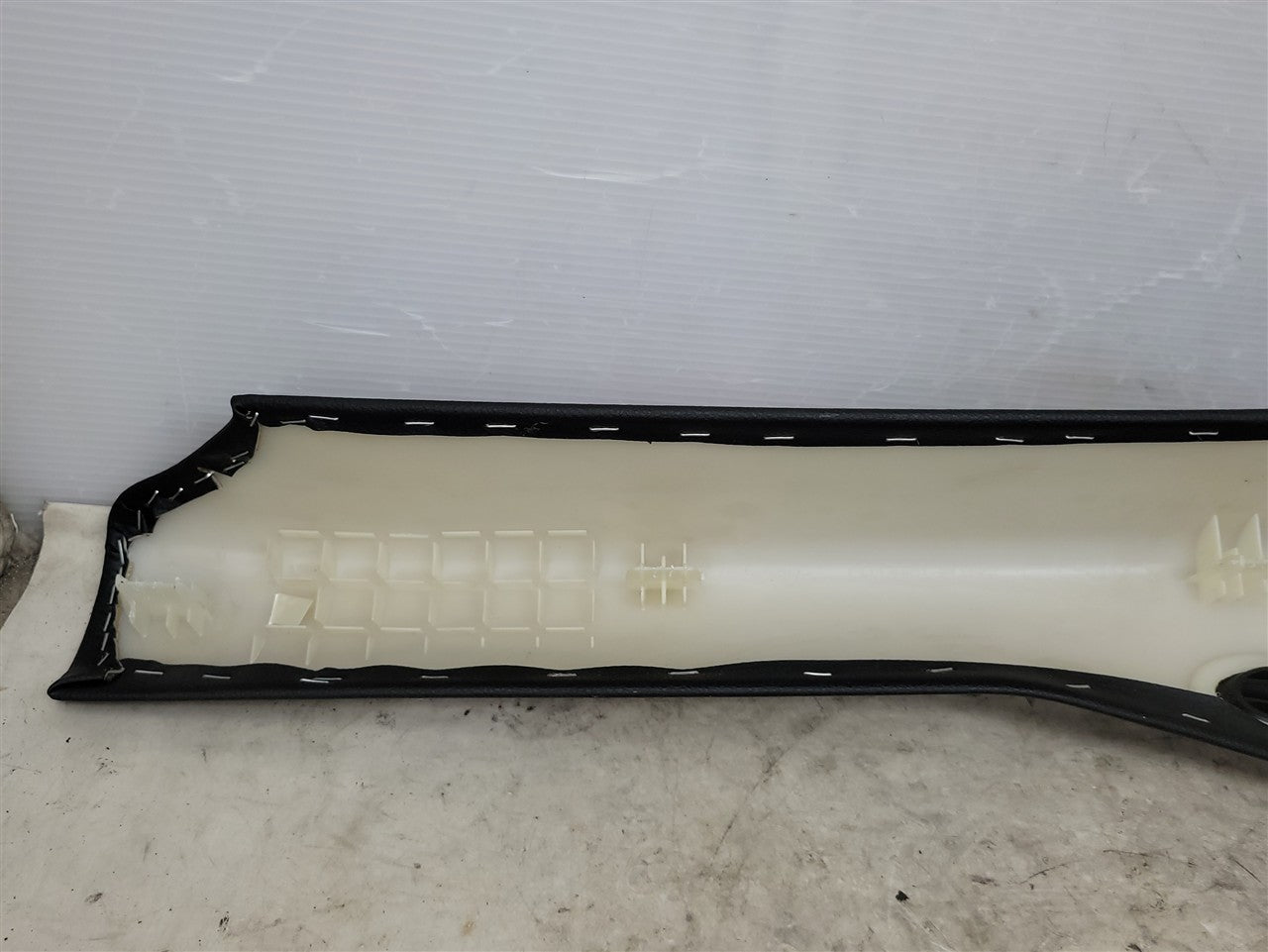 2005 CORVETTE RH PASSENGER INTERIOR A PILLAR TRIM WITH ONSTAR MICROPHONE 34089 - image 10