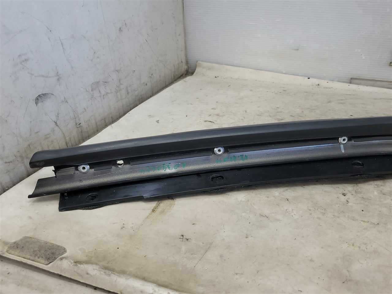 2005 CORVETTE RH A PILLAR EXTERIOR APPLIQUE 22773105 34093 - image 8