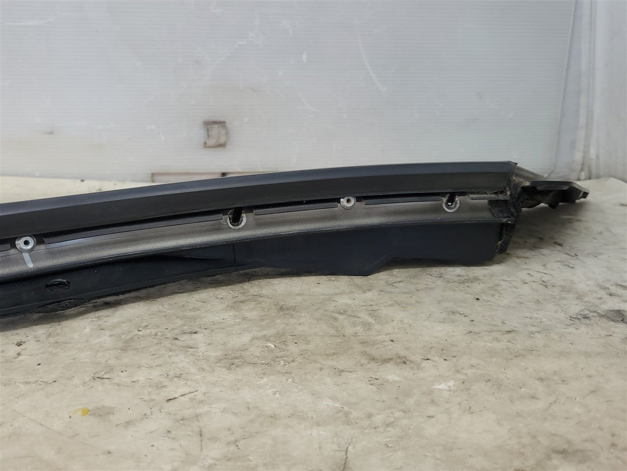 2005 CORVETTE RH A PILLAR EXTERIOR APPLIQUE 22773105 34093 - image 9