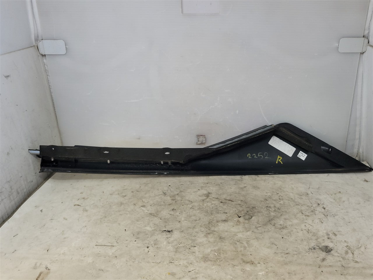 2005 CORVETTE RH A PILLAR EXTERIOR APPLIQUE 22773105 34093 - image 11