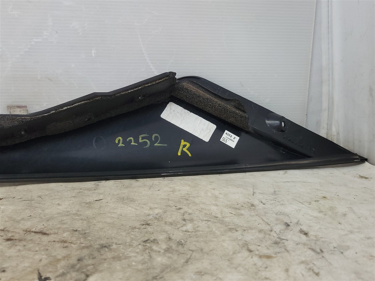 2005 CORVETTE RH A PILLAR EXTERIOR APPLIQUE 22773105 34093 - image 13