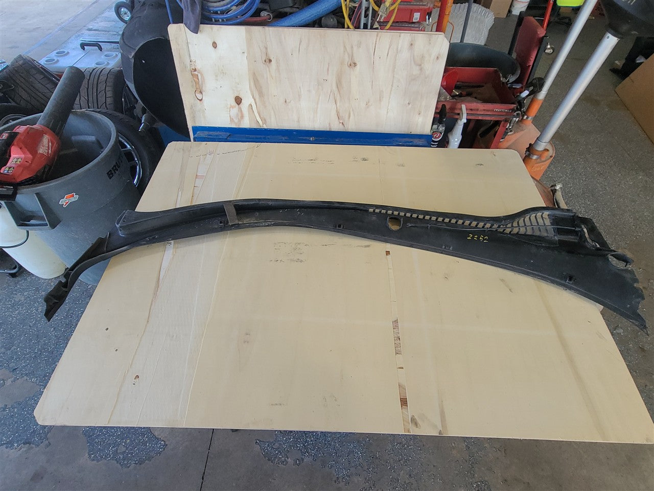 2005 CORVETTE WINDSHIELD WIPER EXTERIOR COWL TRIM 34094 - image 10