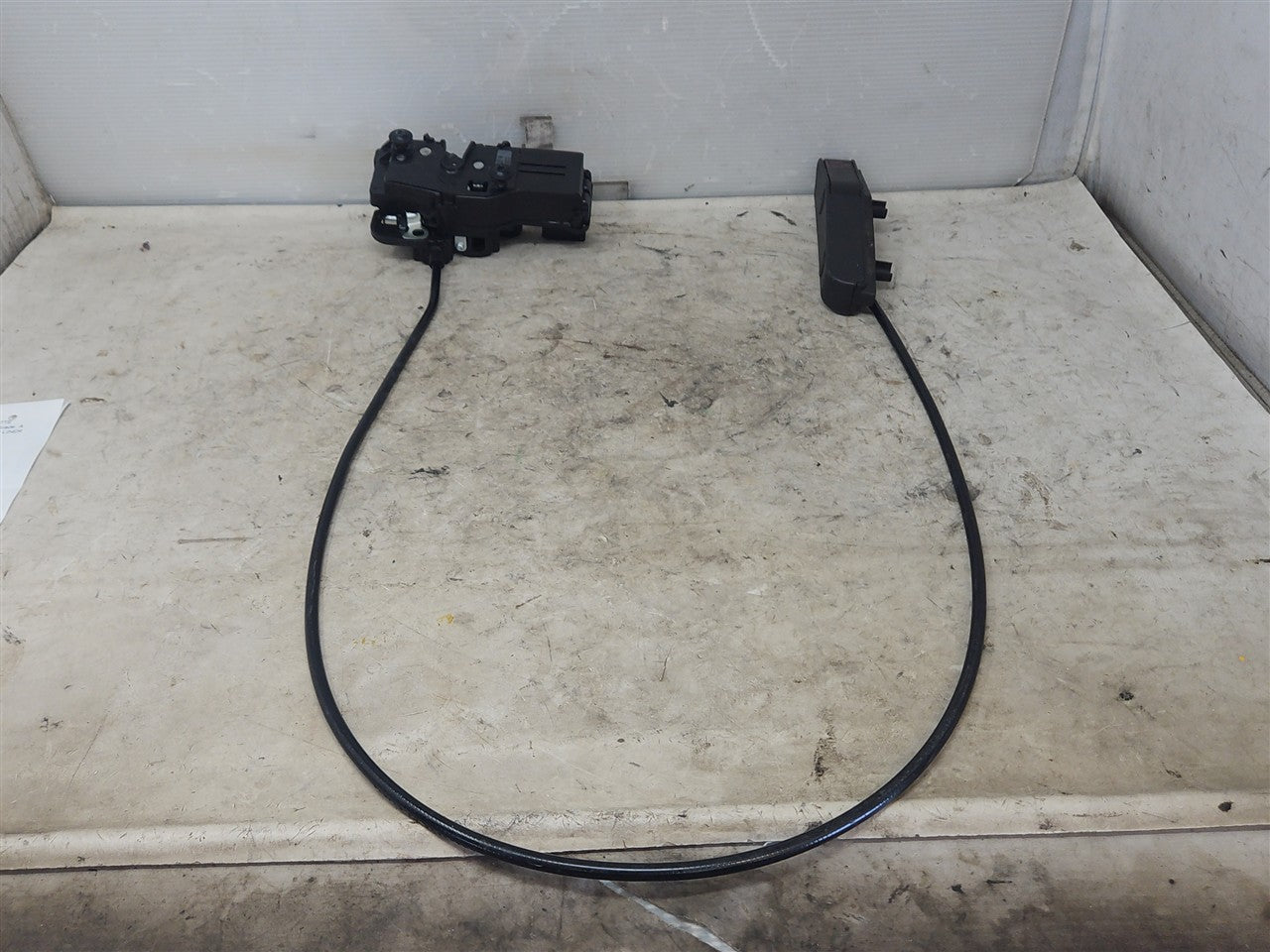 2005 CORVETTE RH DOOR LATCH & EMERGENCY RELEASE HANDLE 34100 - image 3