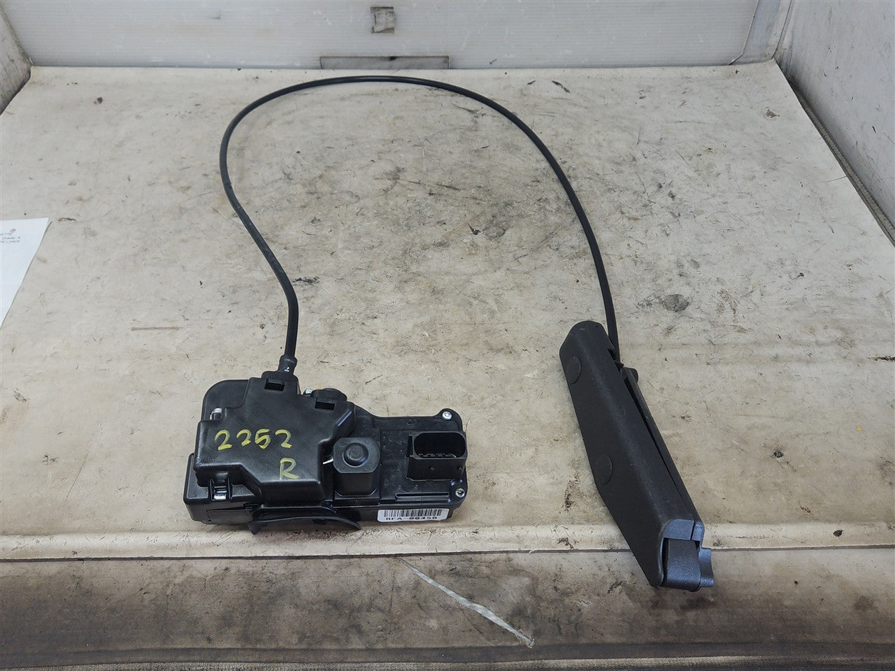 2005 CORVETTE RH DOOR LATCH & EMERGENCY RELEASE HANDLE 34100 - image 7