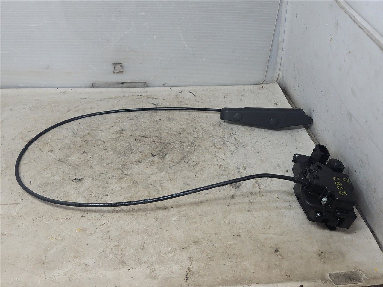 2005 CORVETTE RH DOOR LATCH & EMERGENCY RELEASE HANDLE 34100 - image 8