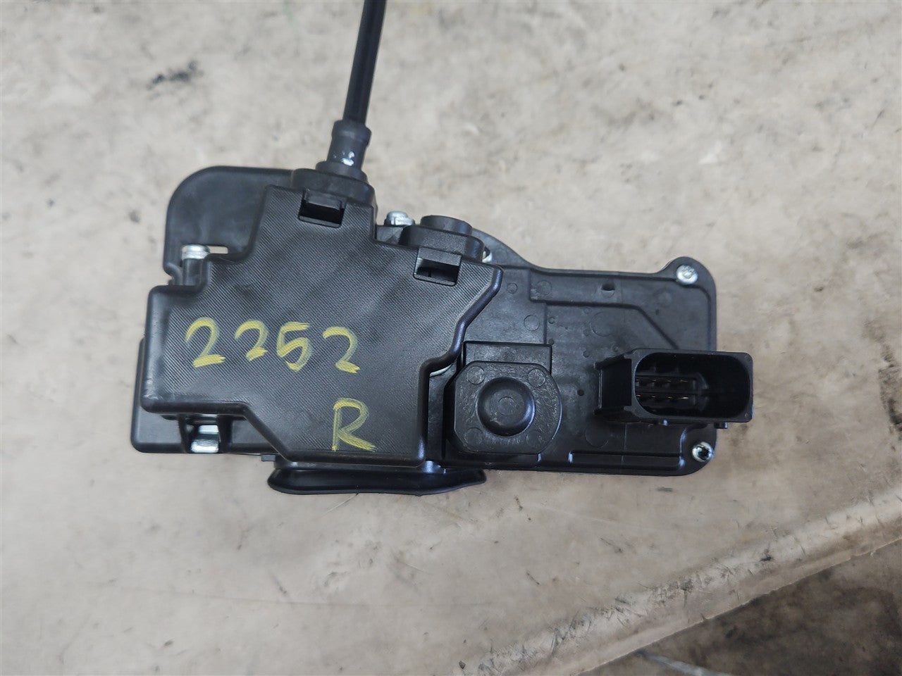 2005 CORVETTE RH DOOR LATCH & EMERGENCY RELEASE HANDLE 34100 - image 11