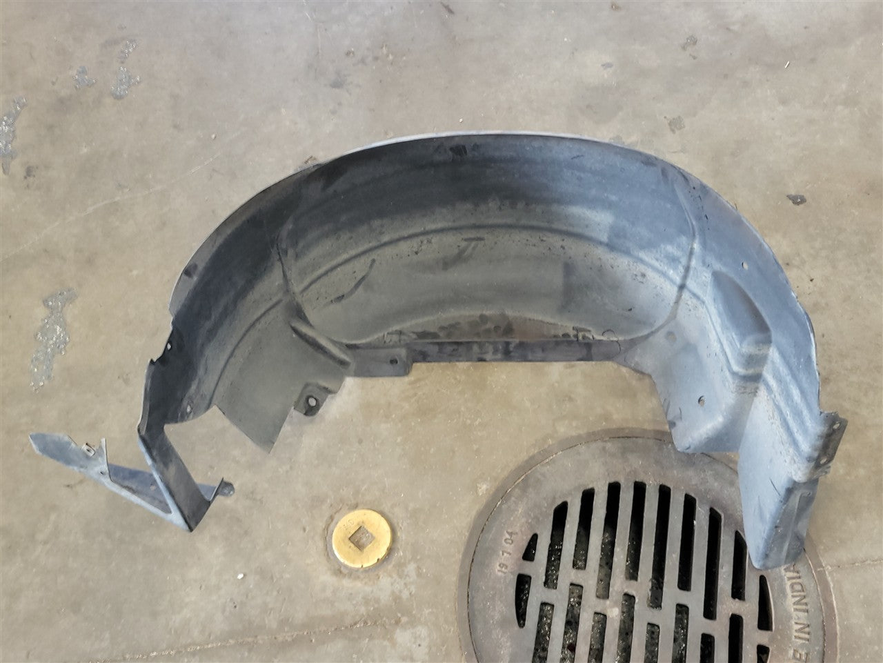 2005 CORVETTE LH DRIVER REAR WHEEL INNER FENDER LINER 34102 - image 1