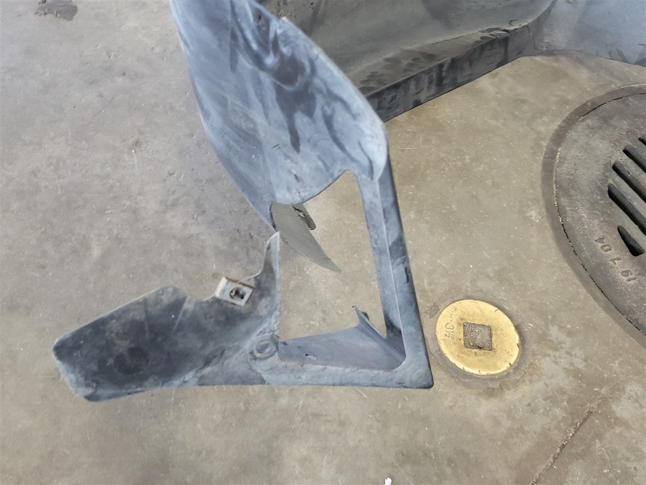 2005 CORVETTE LH DRIVER REAR WHEEL INNER FENDER LINER 34102 - image 3
