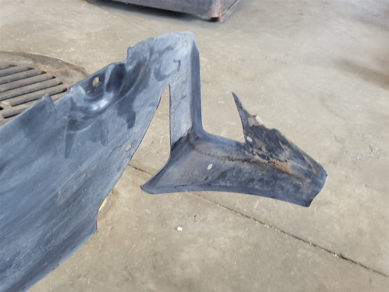 2005 CORVETTE LH DRIVER REAR WHEEL INNER FENDER LINER 34102 - image 4