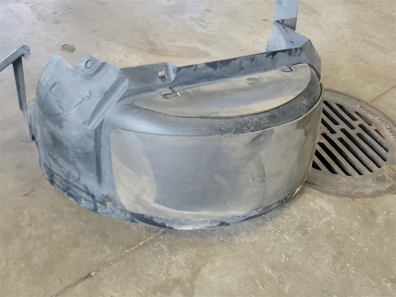 2005 CORVETTE LH DRIVER REAR WHEEL INNER FENDER LINER 34102 - image 7