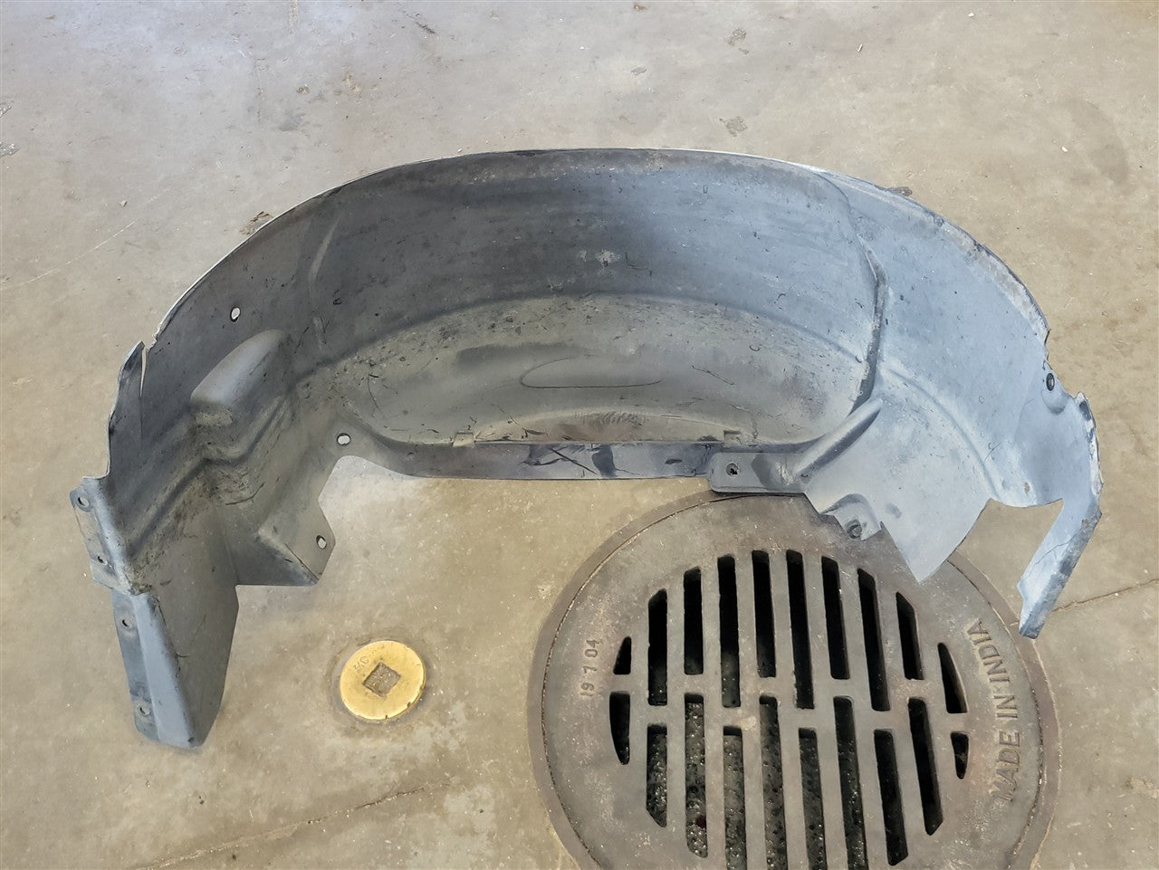 2005 CORVETTE RH PASSENGER REAR WHEEL INNER FENDER LINER 34103 - image 1