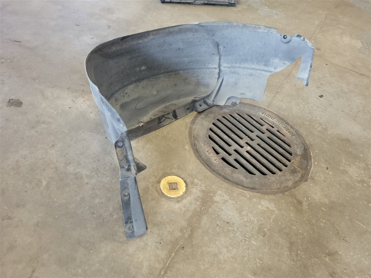2005 CORVETTE RH PASSENGER REAR WHEEL INNER FENDER LINER 34103 - image 6