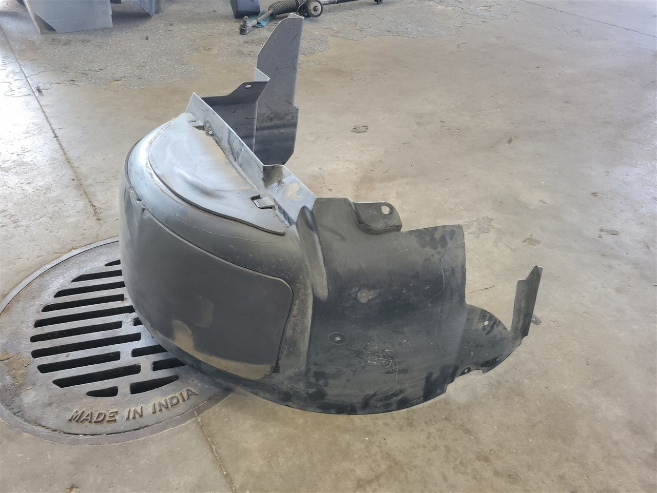 2005 CORVETTE RH PASSENGER REAR WHEEL INNER FENDER LINER 34103 - image 10