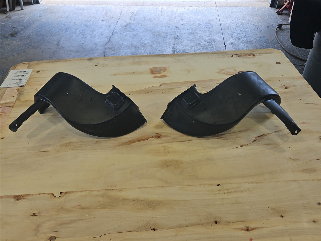 2005 CORVETTE REAR BRAKE COOLING DUCTS PAIR LH RH 34110 - image 3