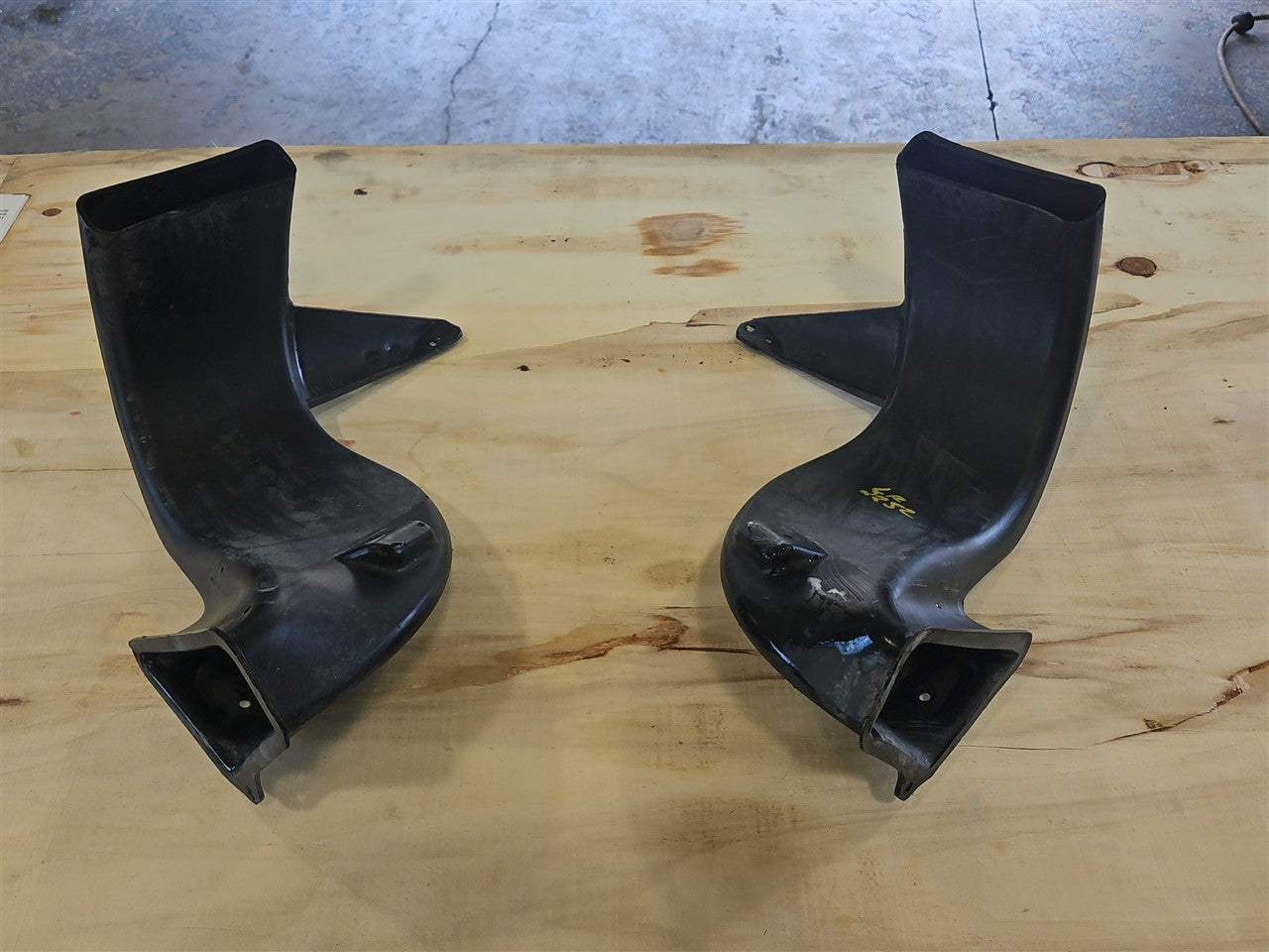 2005 CORVETTE REAR BRAKE COOLING DUCTS PAIR LH RH 34110 - image 9