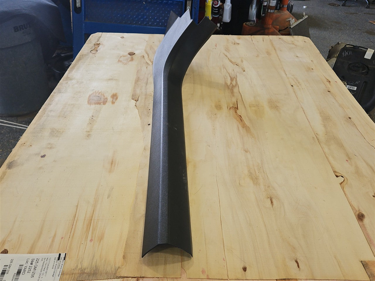 2005 CORVETTE RH PASSENGER DOOR SILL KICK PANEL BLACK 52K 34112 - image 2