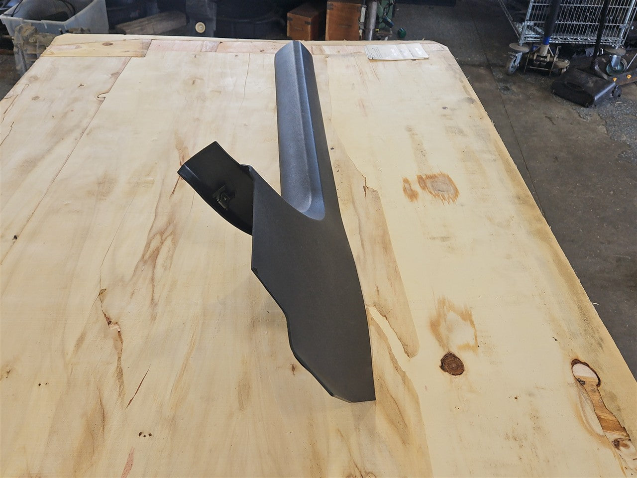 2005 CORVETTE RH PASSENGER DOOR SILL KICK PANEL BLACK 52K 34112 - image 4