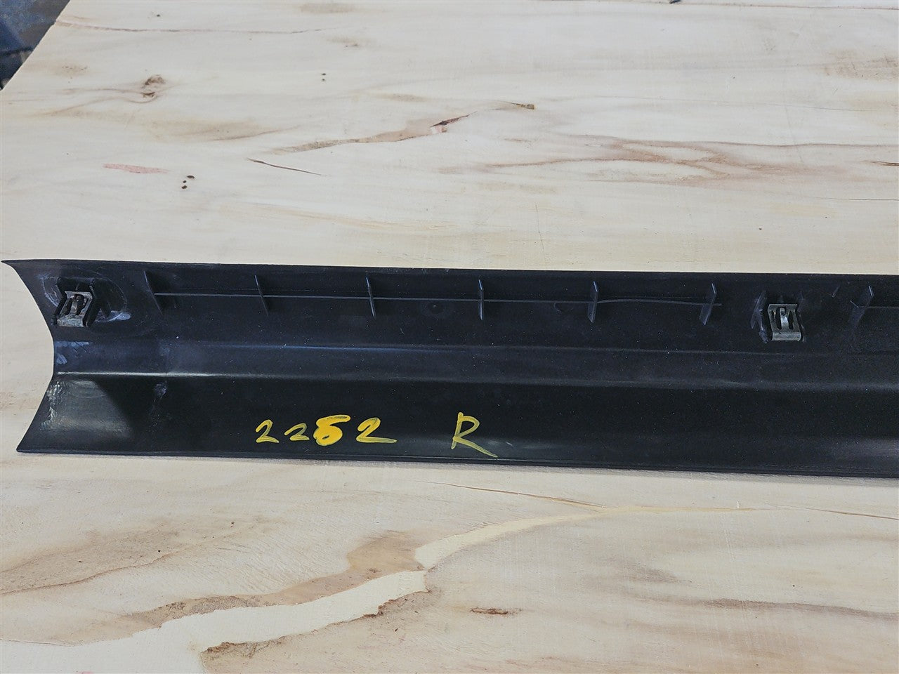 2005 CORVETTE RH PASSENGER DOOR SILL KICK PANEL BLACK 52K 34112 - image 8