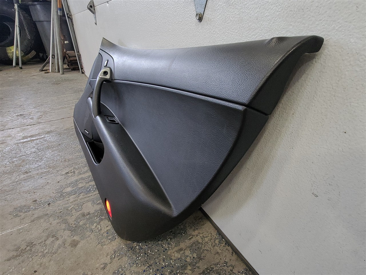 2005 CORVETTE PASSENGER DOOR PANEL TRIM LEATHER BLACK 34117 - image 4