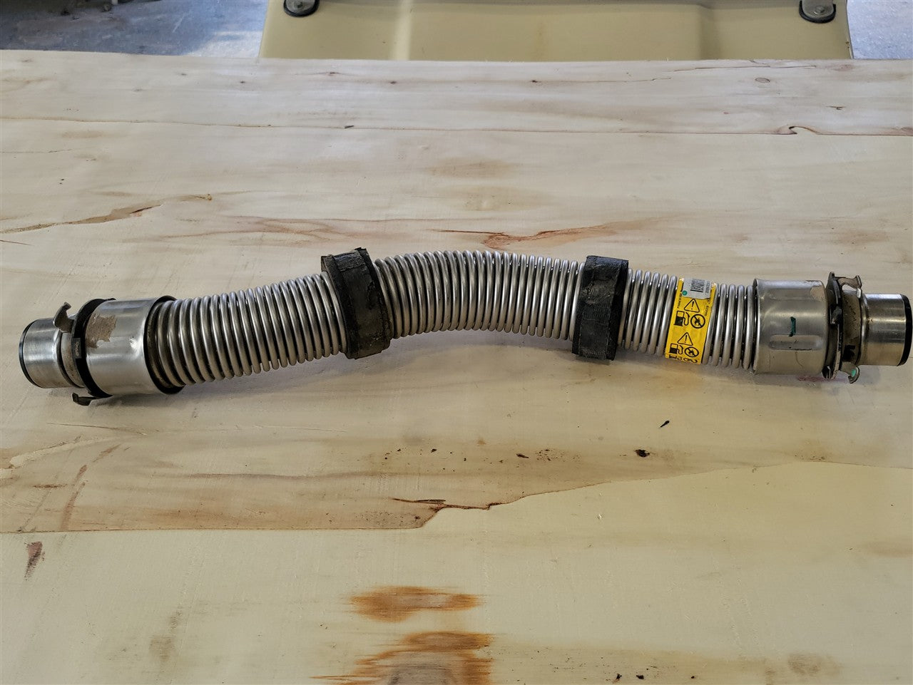 2005 CORVETTE FUEL TANK FEED CROSSOVER PIPE W/INNER HOSES 34123 - image 9