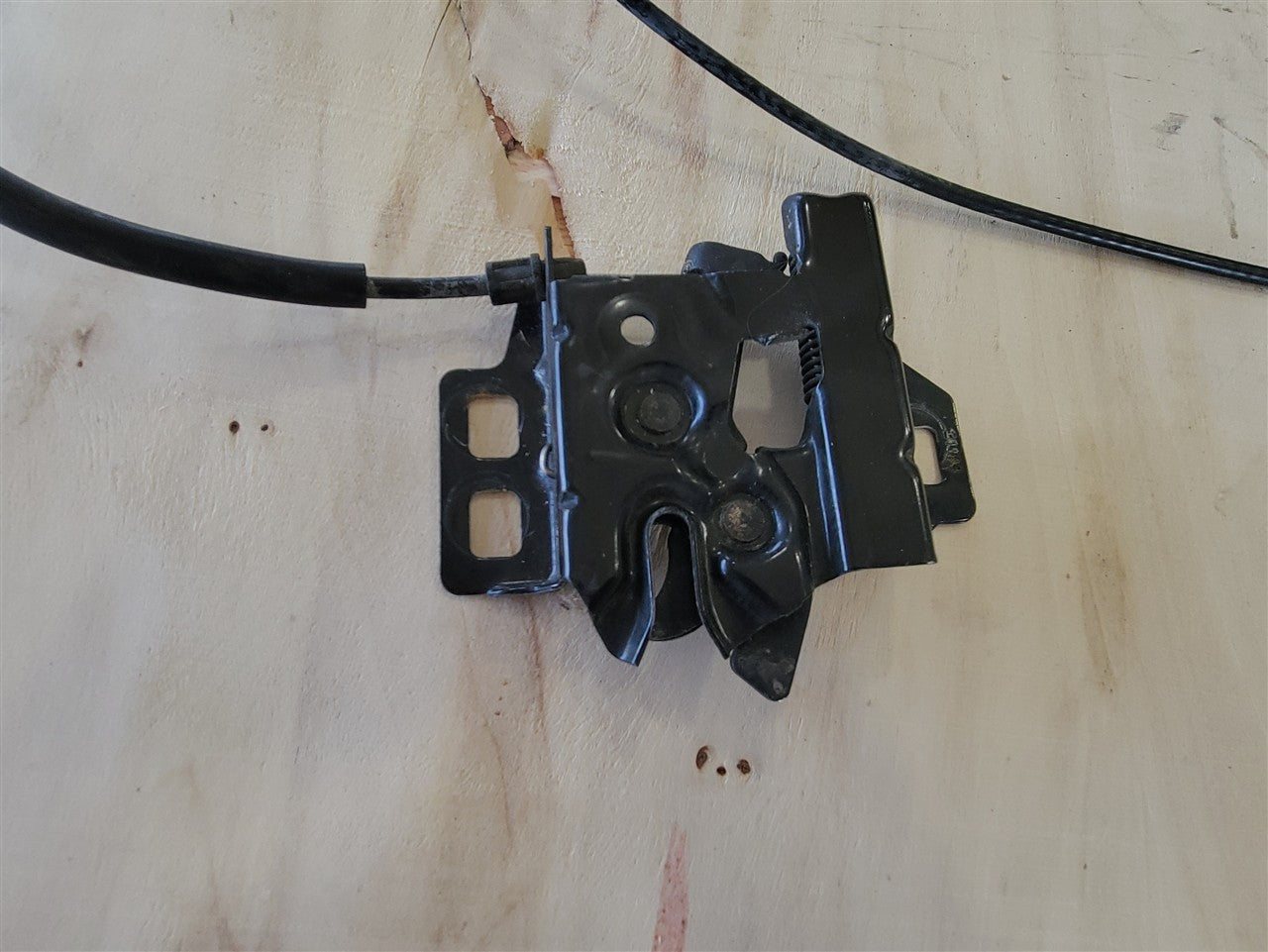 2005 CORVETTE HOOD LATCH PAIR LH RH WITH CABLES & RELEASE HANDLE 34125 - image 6