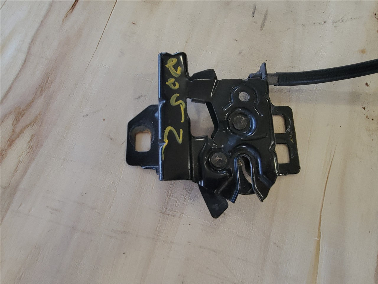 2005 CORVETTE HOOD LATCH PAIR LH RH WITH CABLES & RELEASE HANDLE 34125 - image 8