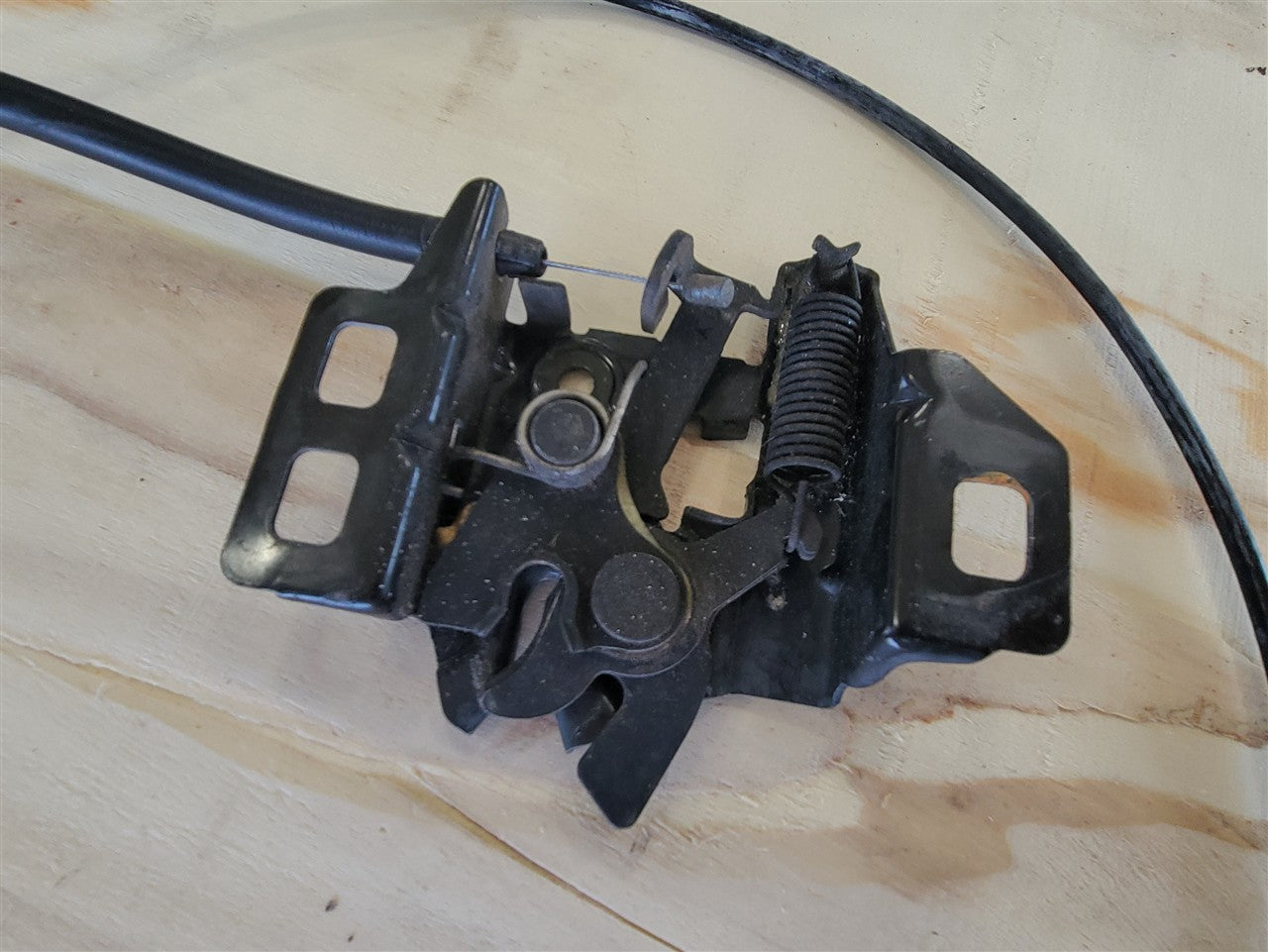 2005 CORVETTE HOOD LATCH PAIR LH RH WITH CABLES & RELEASE HANDLE 34125 - image 9