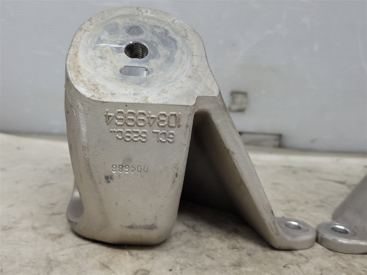 2005 CORVETTE ENGINE MOUNT BRACKETS PAIR LH RH 34126 - image 8