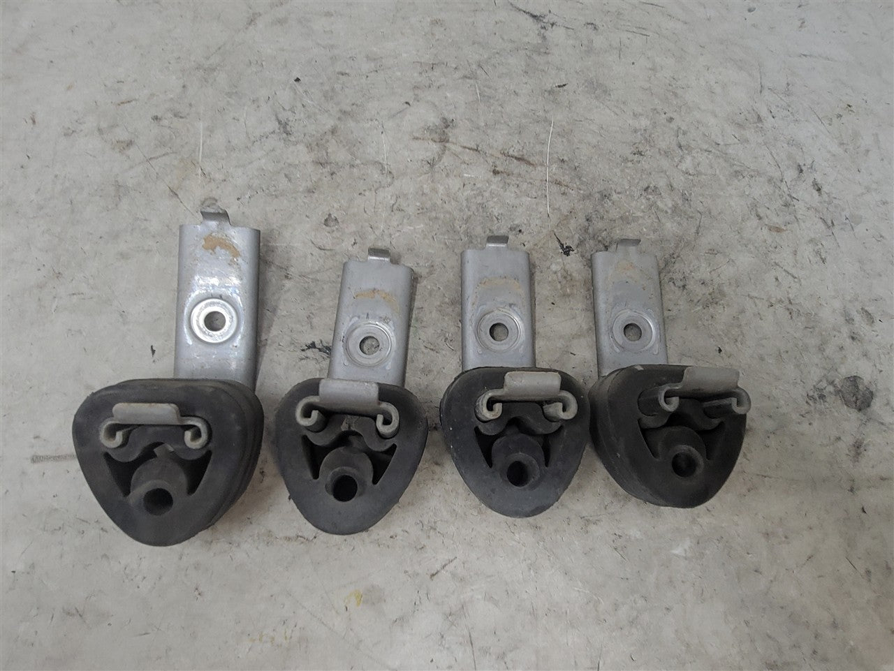 2005 CORVETTE SET OF 4 EXHAUST MUFFLER HANGERS BRACKETS WITH RUBBER ISOLATORS. 34137 - image 1