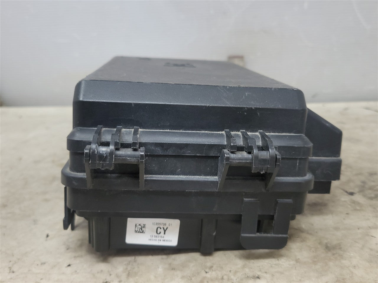 2005 CORVETTE ENGINE BAY FUSE BOX 10355736 34138 - image 3
