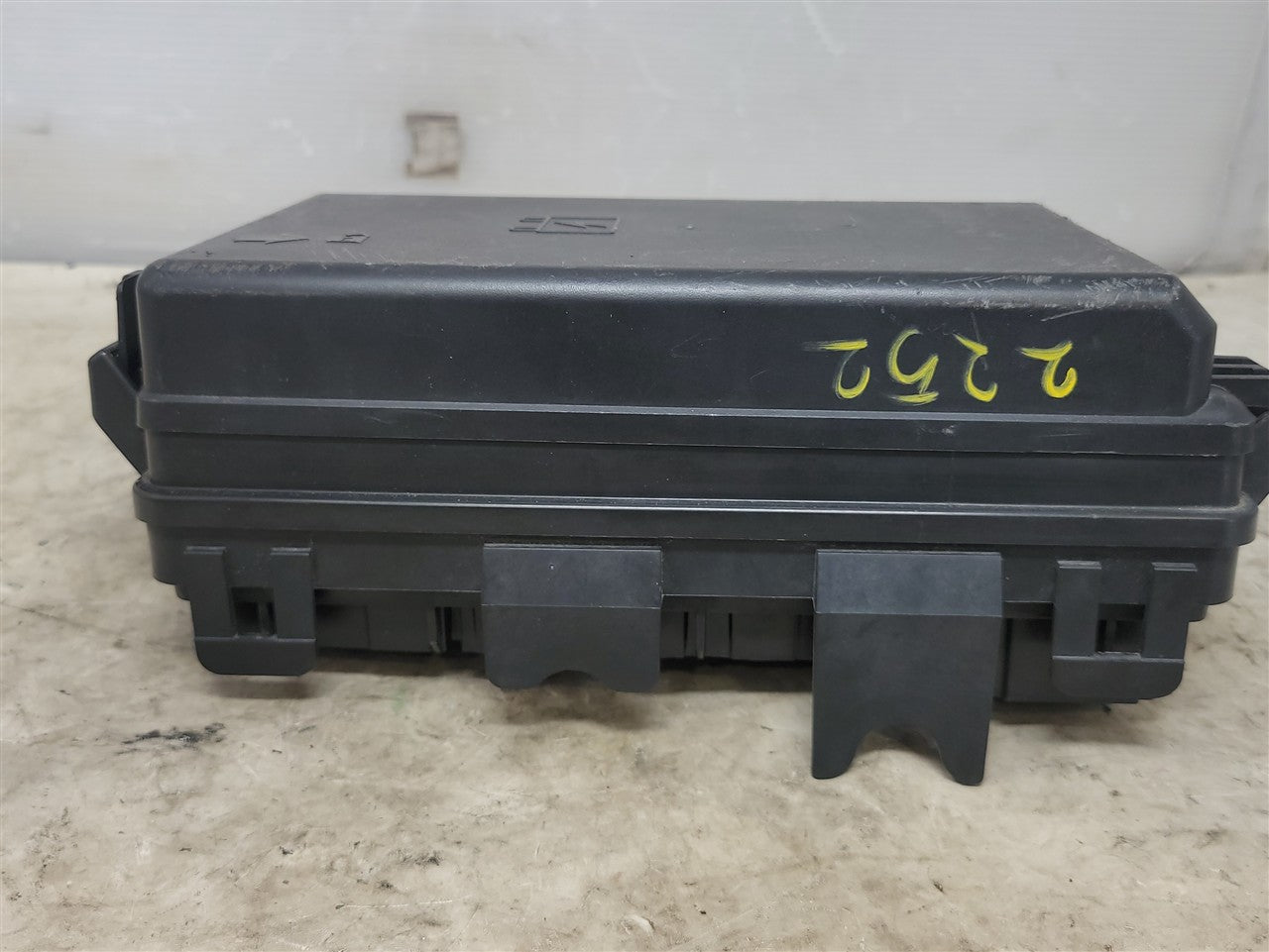 2005 CORVETTE ENGINE BAY FUSE BOX 10355736 34138 - image 4