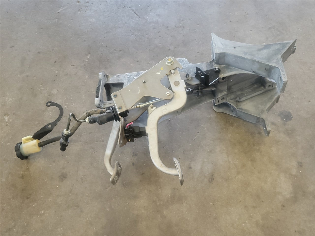 2005 CORVETTE CLUTCH & BRAKE PEDAL ASSEMBLY 52K MILES 34139 - image 1