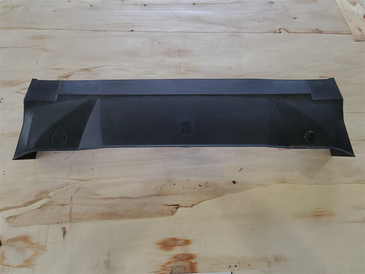 2005 CORVETTE FRONT AIR INTAKE SPLASH SHIELD 10381295 34140 - image 1