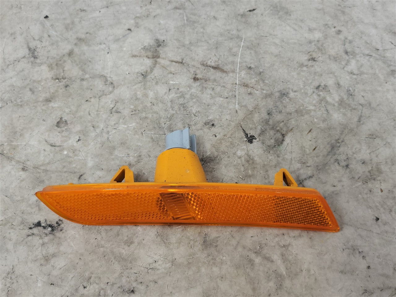 2016 CAMARO FRONT DRIVER AMBER MARKER LIGHT 34150 - image 2