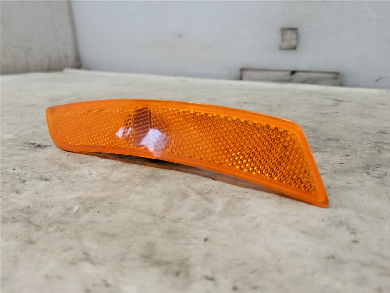 2016 CAMARO FRONT DRIVER AMBER MARKER LIGHT 34150 - image 3