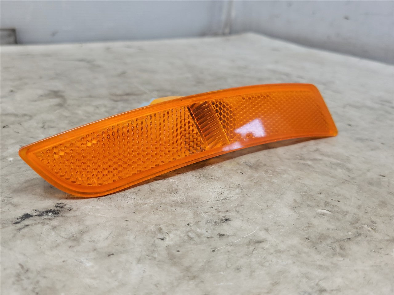 2016 CAMARO FRONT DRIVER AMBER MARKER LIGHT 34150 - image 4