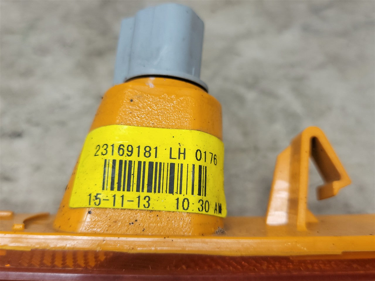 2016 CAMARO FRONT DRIVER AMBER MARKER LIGHT 34150 - image 6