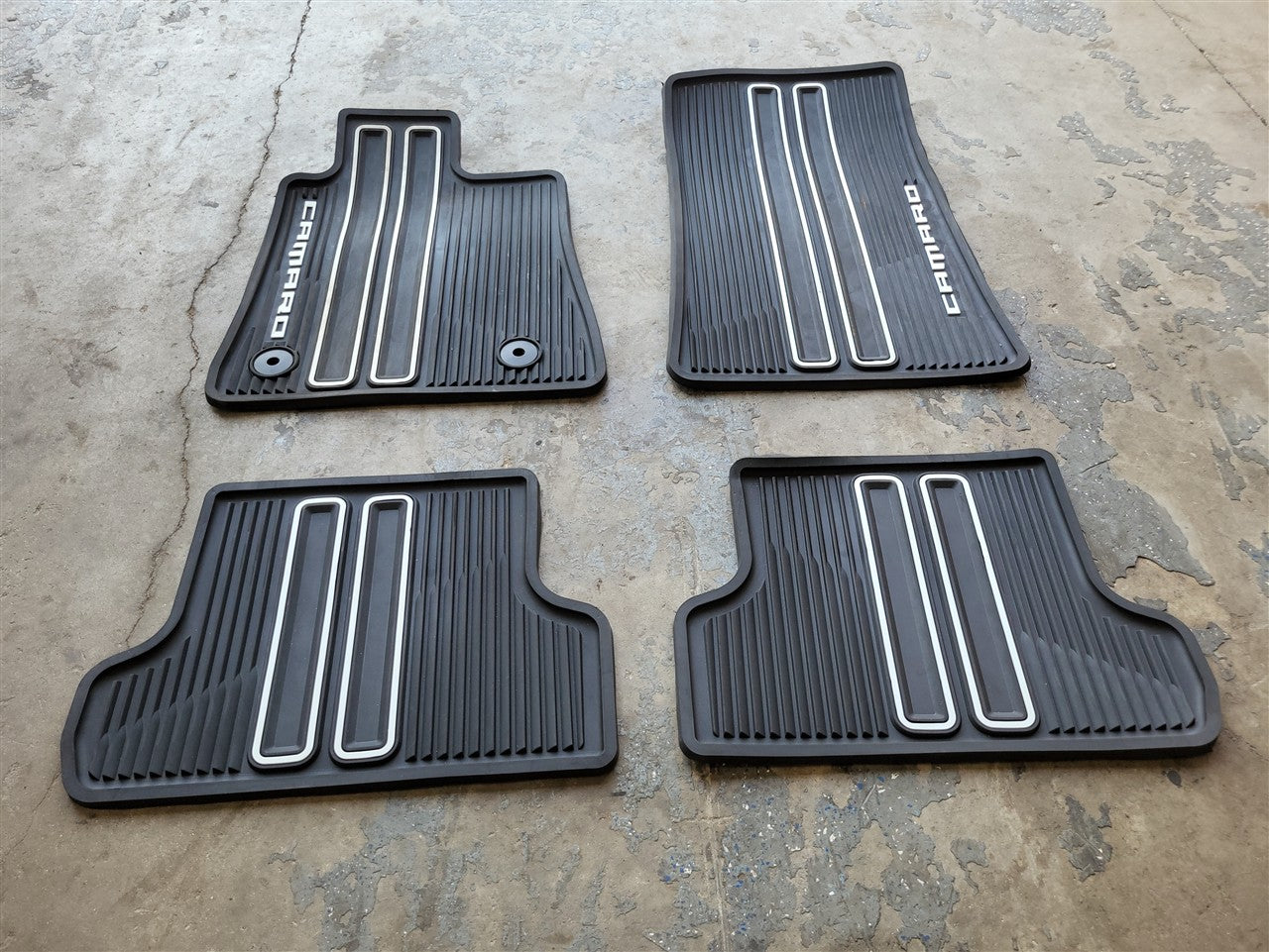2016 CAMARO OEM GM FRONT AND REAR ALL WEATHER FLOOR MATS 34152 - image 2