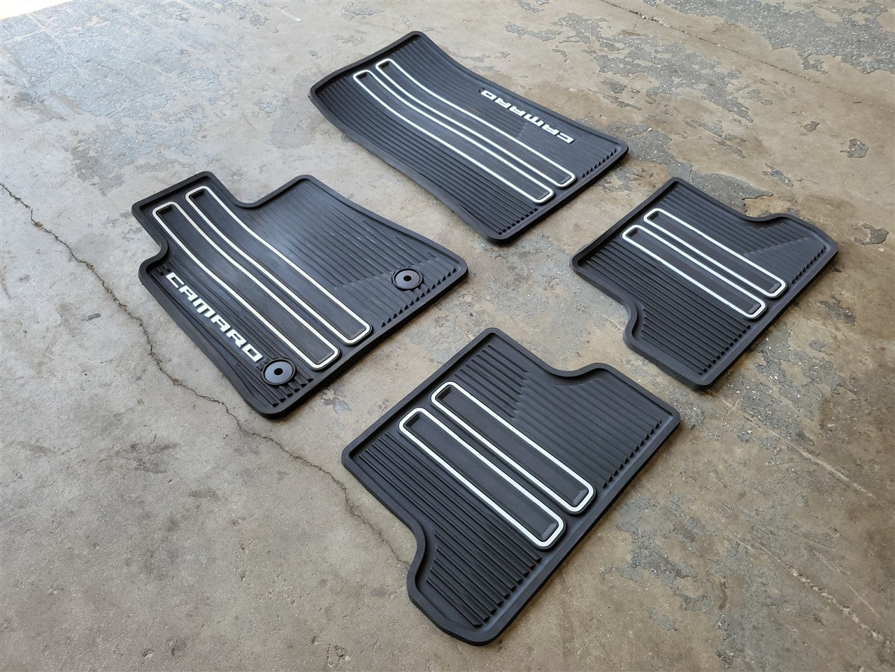 2016 CAMARO OEM GM FRONT AND REAR ALL WEATHER FLOOR MATS 34152 - image 9