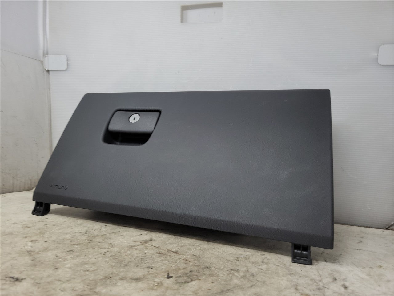 2016 CAMARO GLOVE BOX WITH LATCH BLACK 84208163 34153 - image 3