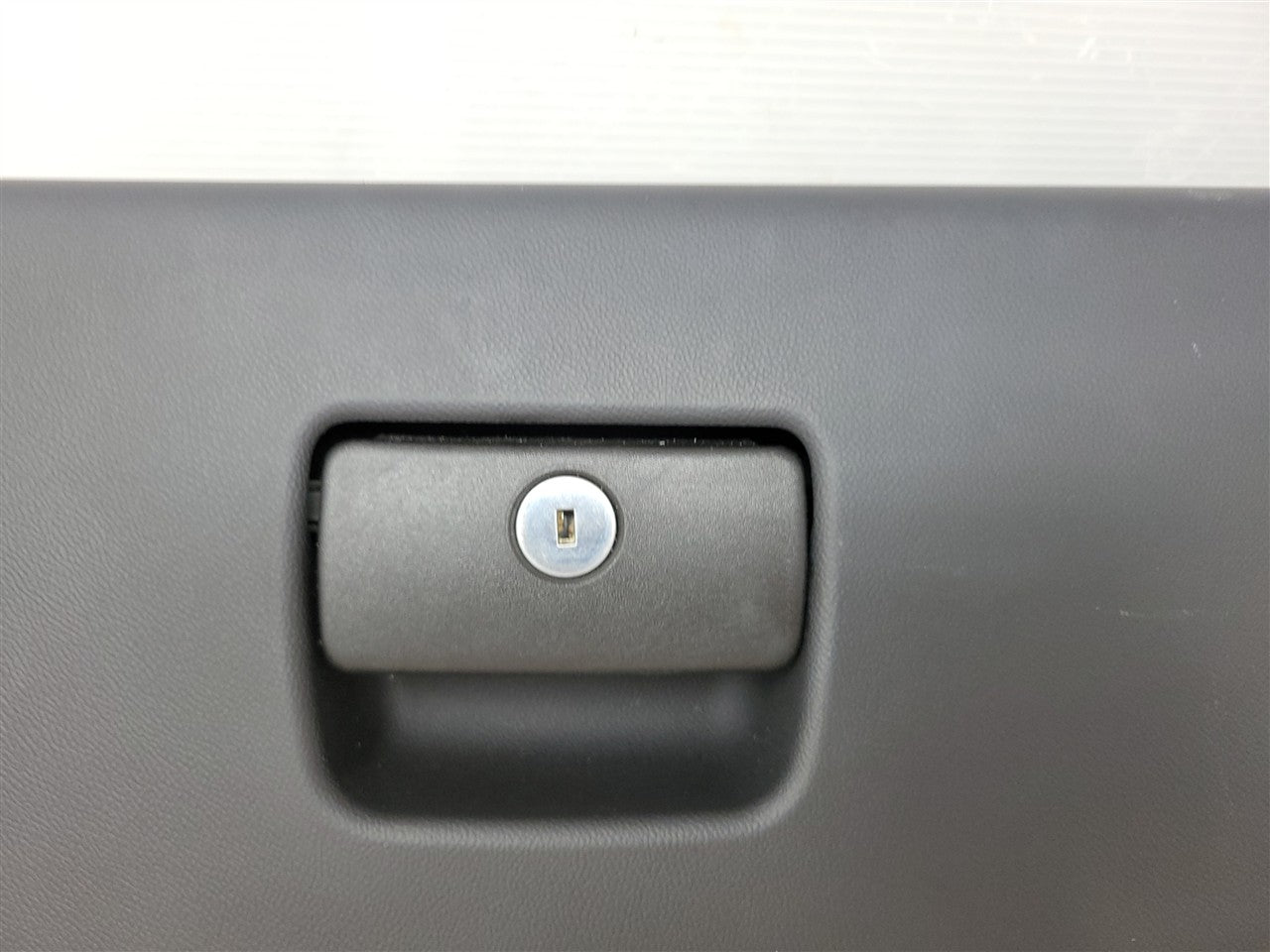 2016 CAMARO GLOVE BOX WITH LATCH BLACK 84208163 34153 - image 4
