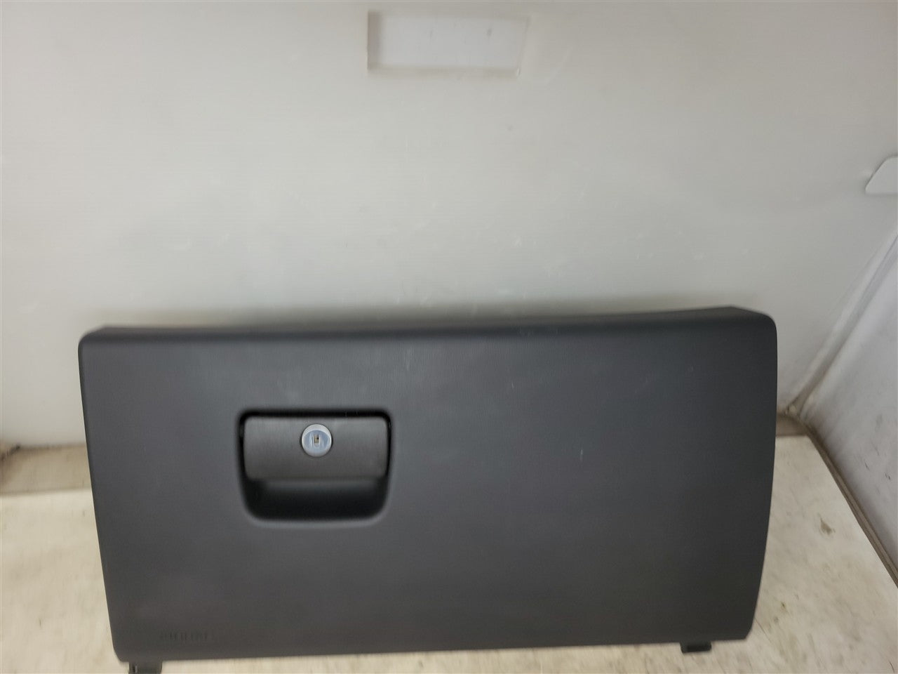2016 CAMARO GLOVE BOX WITH LATCH BLACK 84208163 34153 - image 5
